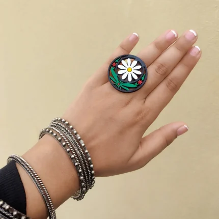 হ্যান্ড পেইন্টিং কাঠের হাতের আংটি – ডেইজি AloKona 10305