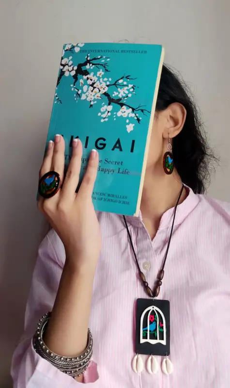 হ্যান্ড পেইন্টিং কাঠের গলার মালা – খাঁচা পাখি 10502