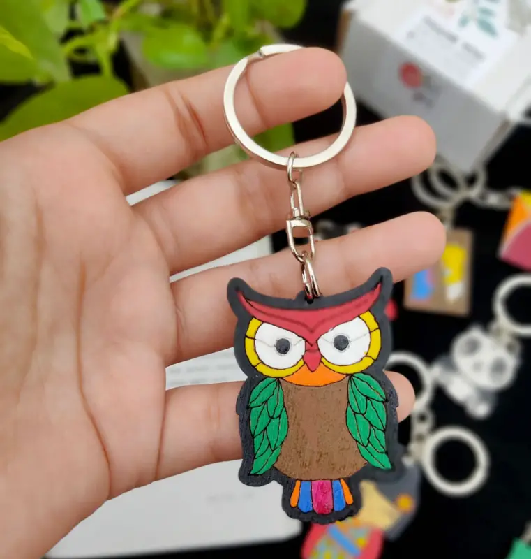 হ্যান্ড পেইন্টিং কাঠের চাবির রিং - প্যাঁচা 10806