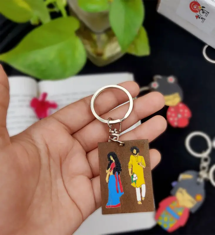 হ্যান্ড পেইন্টিং কাঠের চাবির রিং - হিমু রুপা 10801